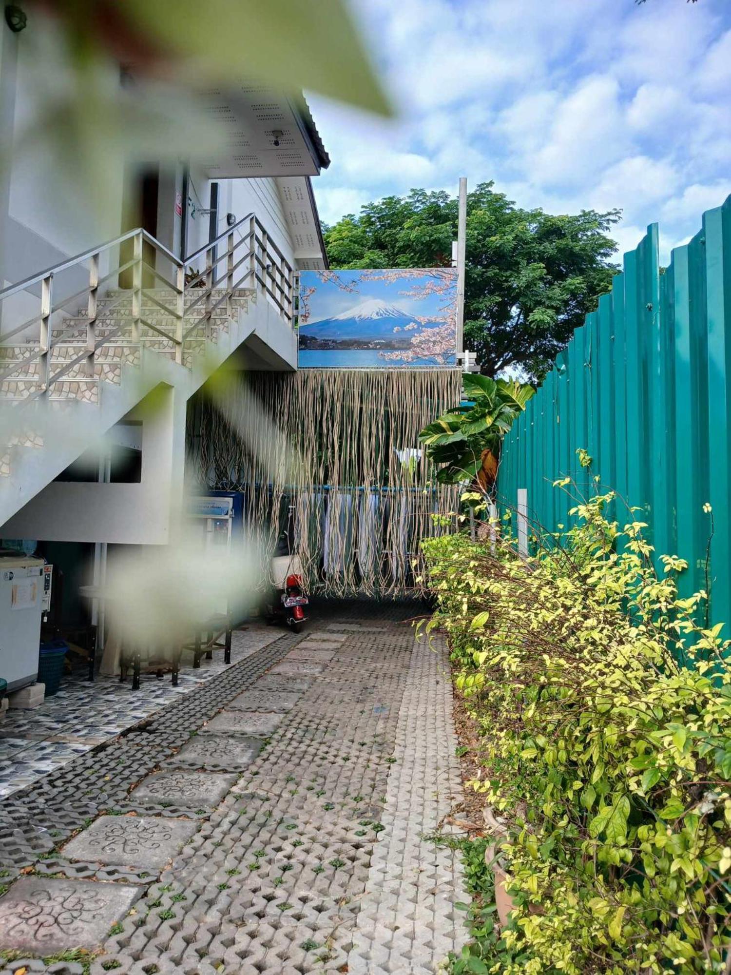Sakura House Hostel Chiang Mai Exterior photo