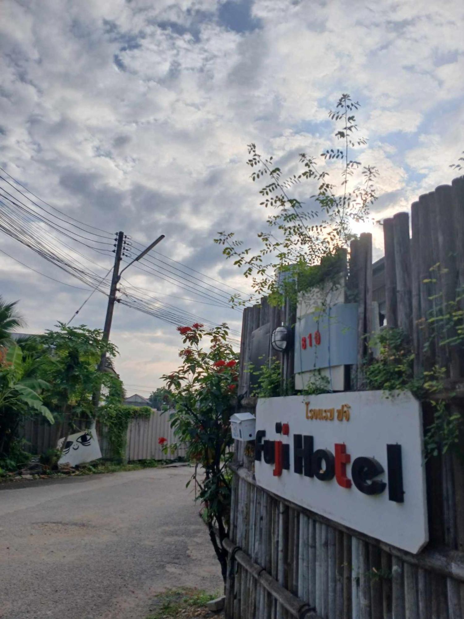 Sakura House Hostel Chiang Mai Exterior photo